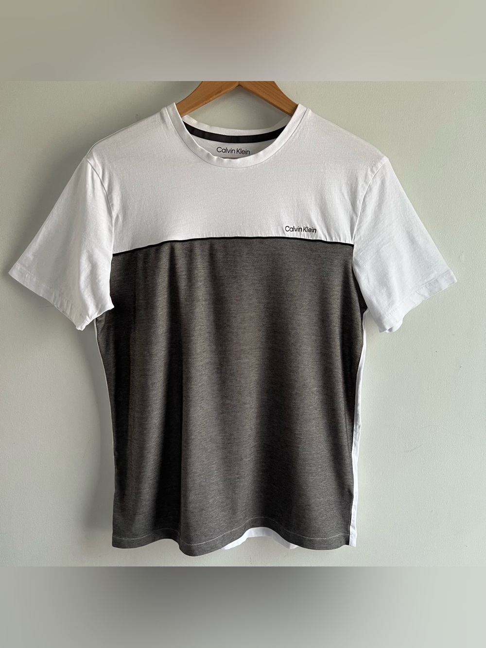 Calvin Klein Men’s M Medium Colorblock T-Shirt White Gray Short Sleeve Crew Neck
